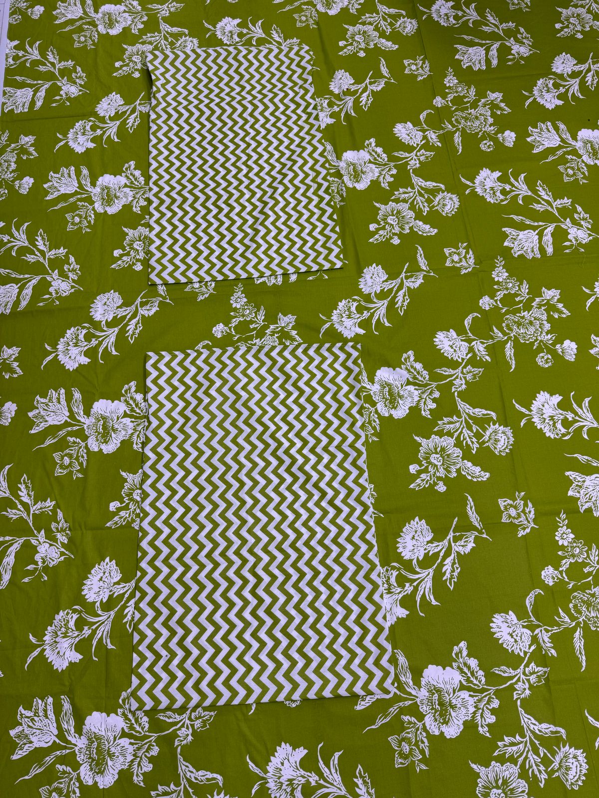 King Size Bedsheet with 2 Pillow Covers