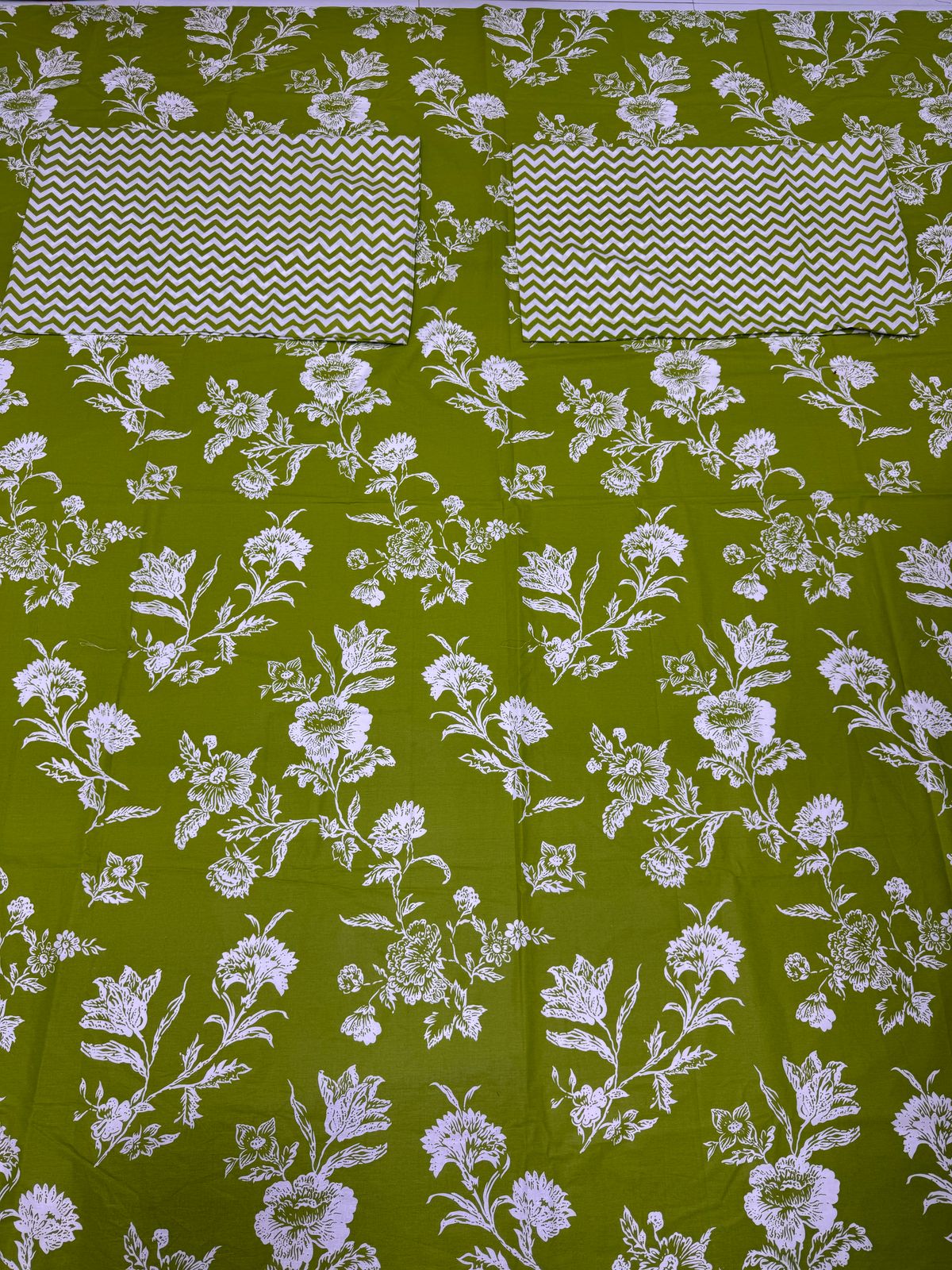 King Size Bedsheet with 2 Pillow Covers