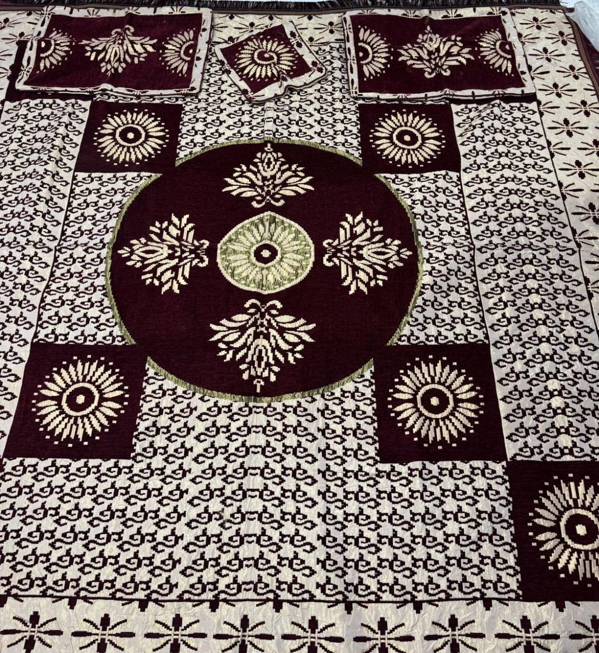 Luxury Jacquard Velvet Bedsheet King Size