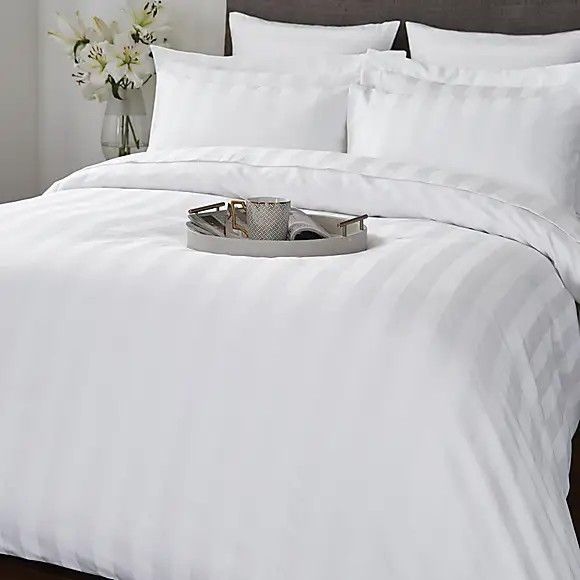 White Lining Comforter Set – 6 Piece Bedding Set